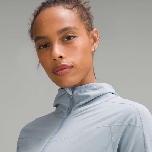 Lululemon Mist Over Windbreaker Size 4 in Concrete Blue - Picture 2 of 15